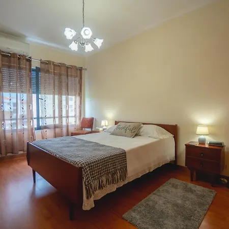 Large Modern Apartment *