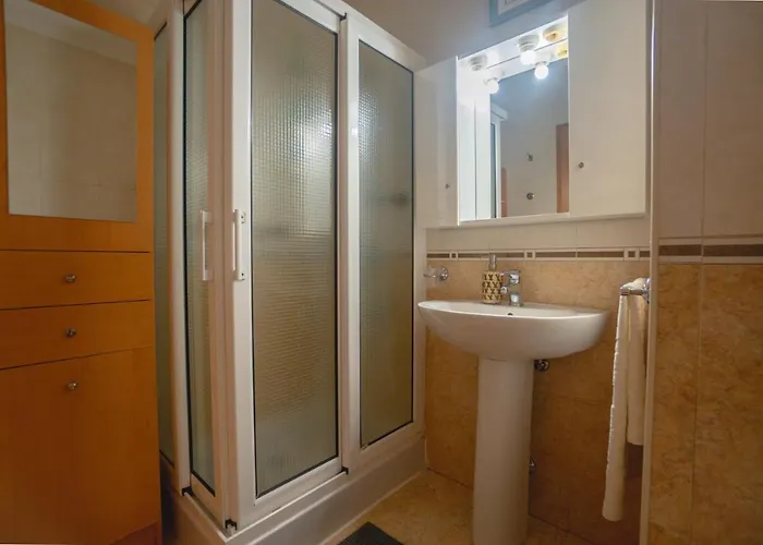 Large Modern * 蓬塔德尔加达